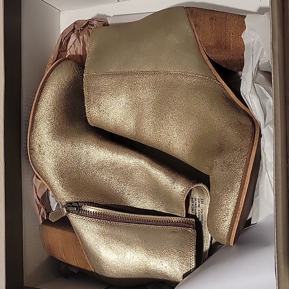 BP Gold Trolley Booties genuine leather ankle boots size 8 or 7.5 - Picture 2 of 5